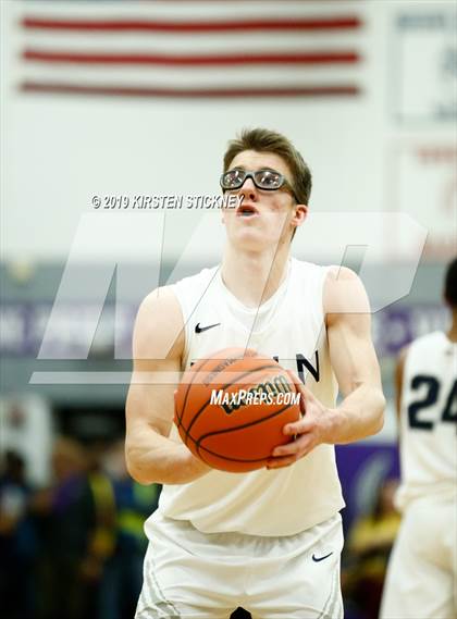Thumbnail 1 in Evanston vs Loyola Academy (IHSA 4A Sectional Final) photogallery.
