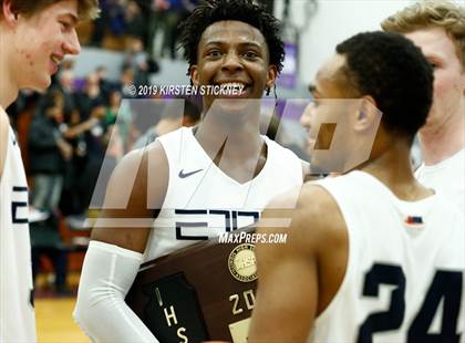 Thumbnail 3 in Evanston vs Loyola Academy (IHSA 4A Sectional Final) photogallery.