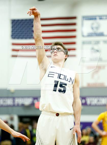 Thumbnail 2 in Evanston vs Loyola Academy (IHSA 4A Sectional Final) photogallery.