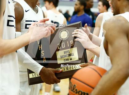 Thumbnail 2 in Evanston vs Loyola Academy (IHSA 4A Sectional Final) photogallery.
