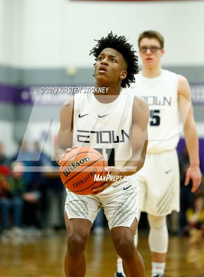 Thumbnail 2 in Evanston vs Loyola Academy (IHSA 4A Sectional Final) photogallery.