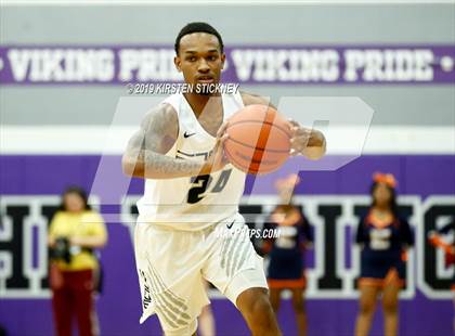 Thumbnail 3 in Evanston vs Loyola Academy (IHSA 4A Sectional Final) photogallery.
