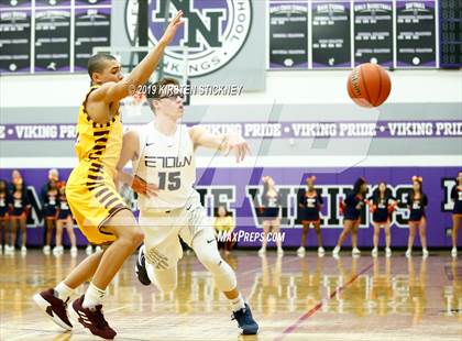 Thumbnail 3 in Evanston vs Loyola Academy (IHSA 4A Sectional Final) photogallery.