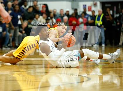 Thumbnail 1 in Evanston vs Loyola Academy (IHSA 4A Sectional Final) photogallery.