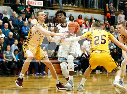 Thumbnail 3 in Evanston vs Loyola Academy (IHSA 4A Sectional Final) photogallery.