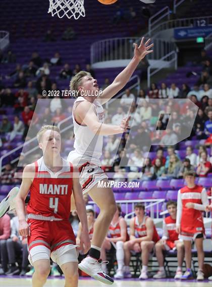 Thumbnail 2 in Manti vs. Grantsville (UHSAA 3A Semifinal) photogallery.