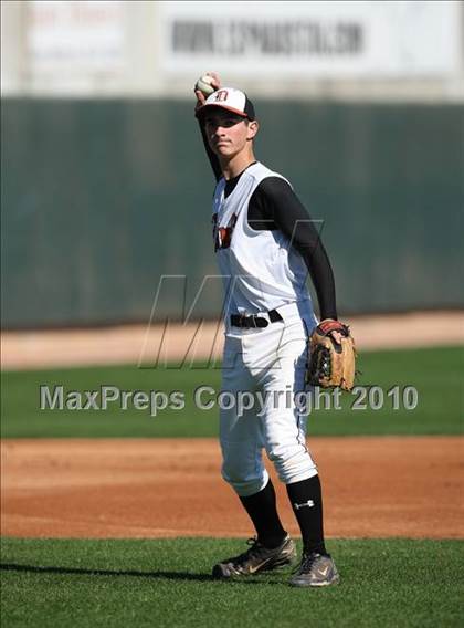 Thumbnail 1 in Dobie vs. Lee (Warrior Classic) photogallery.