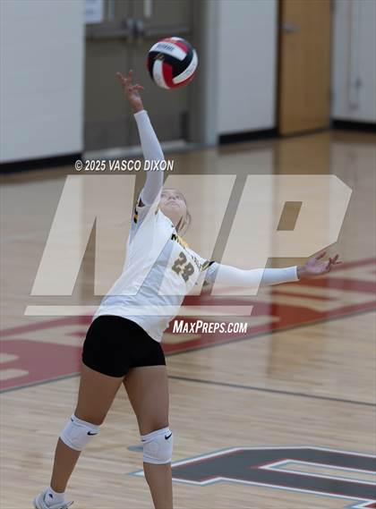 Thumbnail 3 in Maryvale @ Dysart photogallery.