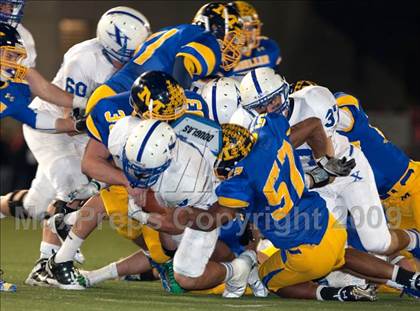 Thumbnail 2 in Archbishop Moeller vs. St. Xavier photogallery.