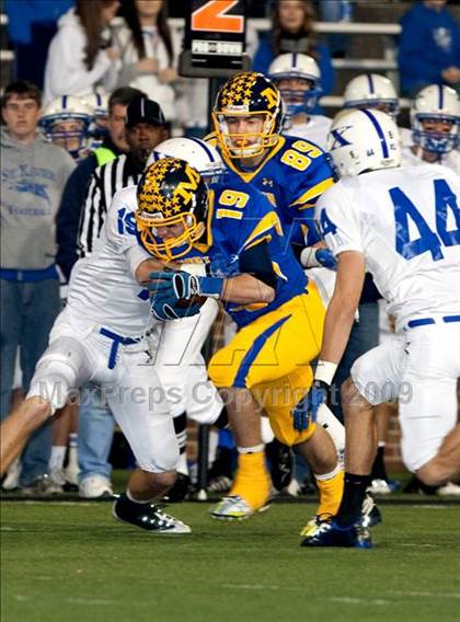 Thumbnail 2 in Archbishop Moeller vs. St. Xavier photogallery.