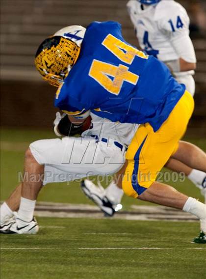 Thumbnail 3 in Archbishop Moeller vs. St. Xavier photogallery.