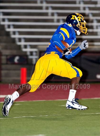 Thumbnail 2 in Archbishop Moeller vs. St. Xavier photogallery.
