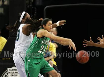 Thumbnail 2 in Sacred Heart Cathedral vs. St. Mary's (CIF NorCal D3 Final) photogallery.