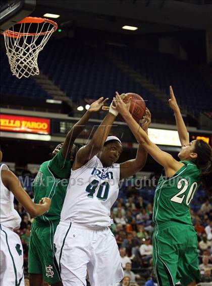 Thumbnail 3 in Sacred Heart Cathedral vs. St. Mary's (CIF NorCal D3 Final) photogallery.