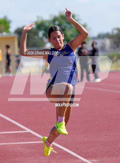 Thumbnail 2 in Frontier Conference Finals photogallery.