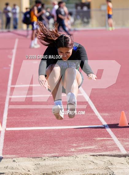 Thumbnail 3 in Frontier Conference Finals photogallery.