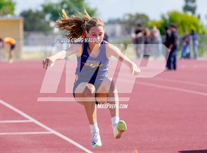 Thumbnail 1 in Frontier Conference Finals photogallery.
