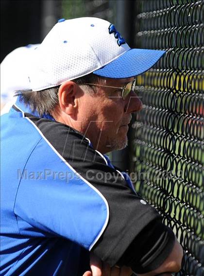 Thumbnail 1 in Hempfield vs Elizabethtown (PIAA District 3 First Round) photogallery.