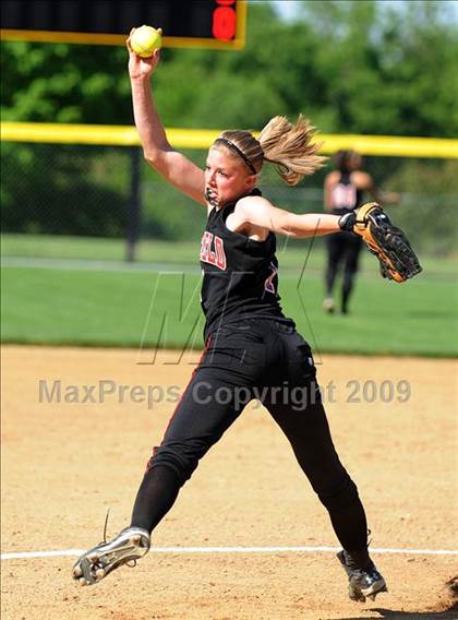 Thumbnail 1 in Hempfield vs Elizabethtown (PIAA District 3 First Round) photogallery.