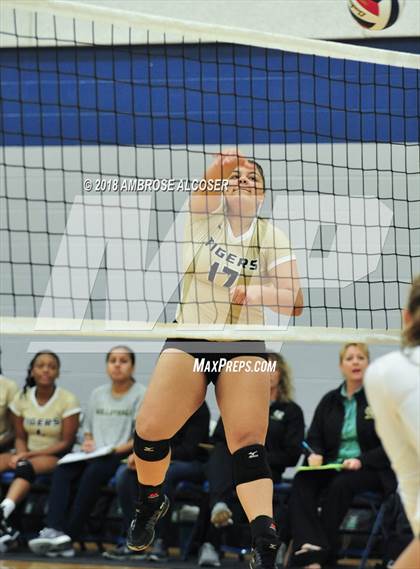 Thumbnail 2 in Cypress Park vs. Mayde Creek (CFISD/Katy Classic) photogallery.