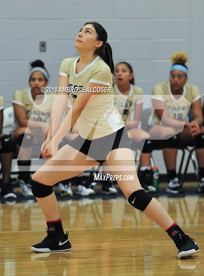 Thumbnail 2 in Cypress Park vs. Mayde Creek (CFISD/Katy Classic) photogallery.