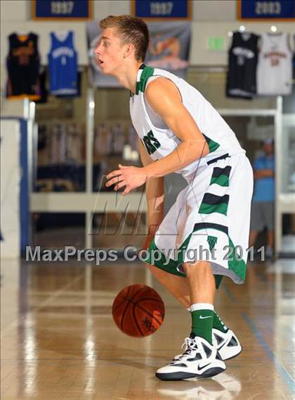Thumbnail 3 in Thousand Oaks vs. Torrance (MaxPreps Holiday Classic) photogallery.
