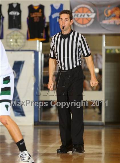 Thumbnail 3 in Thousand Oaks vs. Torrance (MaxPreps Holiday Classic) photogallery.