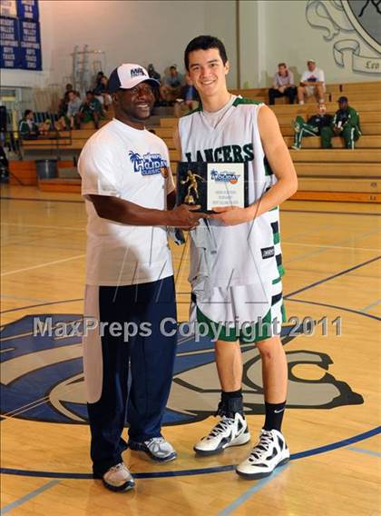 Thumbnail 2 in Thousand Oaks vs. Torrance (MaxPreps Holiday Classic) photogallery.