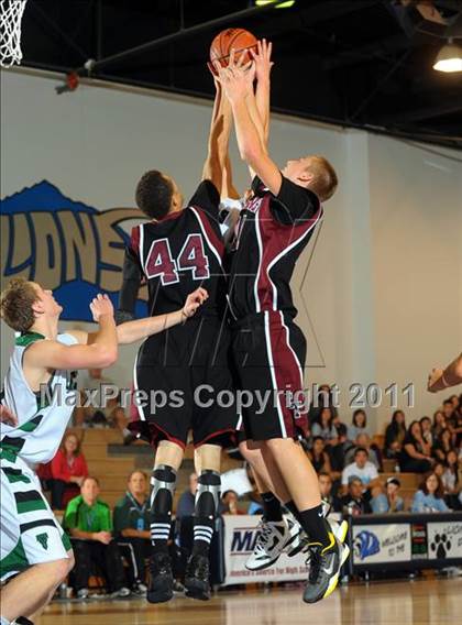Thumbnail 1 in Thousand Oaks vs. Torrance (MaxPreps Holiday Classic) photogallery.