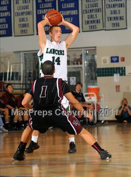 Thumbnail 2 in Thousand Oaks vs. Torrance (MaxPreps Holiday Classic) photogallery.