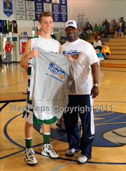 Thumbnail 3 in Thousand Oaks vs. Torrance (MaxPreps Holiday Classic) photogallery.