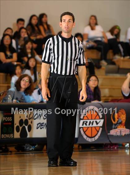 Thumbnail 1 in Thousand Oaks vs. Torrance (MaxPreps Holiday Classic) photogallery.