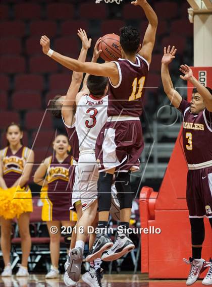 Thumbnail 1 in Paradise Valley vs. Nogales (AIA Division 2 Quarterfinal) photogallery.