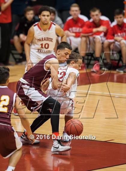 Thumbnail 1 in Paradise Valley vs. Nogales (AIA Division 2 Quarterfinal) photogallery.