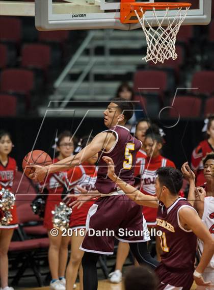 Thumbnail 1 in Paradise Valley vs. Nogales (AIA Division 2 Quarterfinal) photogallery.