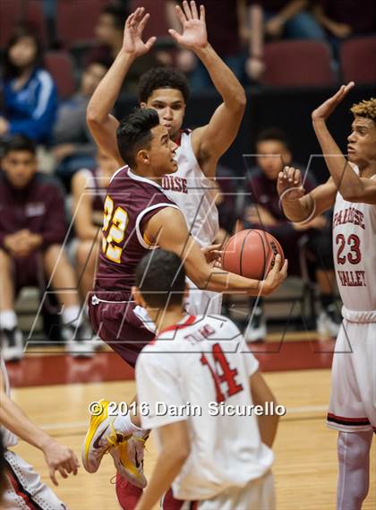 Thumbnail 1 in Paradise Valley vs. Nogales (AIA Division 2 Quarterfinal) photogallery.