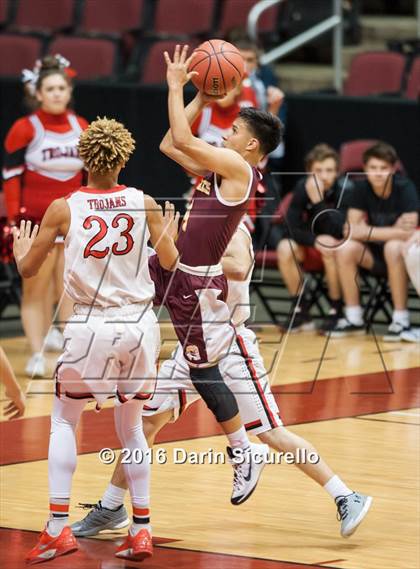 Thumbnail 3 in Paradise Valley vs. Nogales (AIA Division 2 Quarterfinal) photogallery.