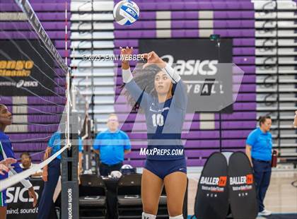 Thumbnail 1 in Sierra Canyon vs. Xavier College Prep (Durango Fall Classic) photogallery.