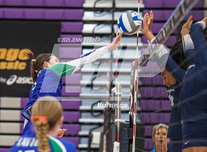 Thumbnail 2 in Sierra Canyon vs. Xavier College Prep (Durango Fall Classic) photogallery.