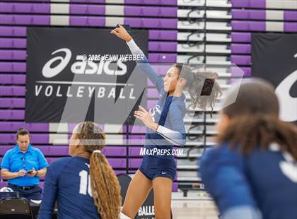 Thumbnail 2 in Sierra Canyon vs. Xavier College Prep (Durango Fall Classic) photogallery.