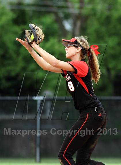 Thumbnail 2 in Barrington vs New Trier (IHSA 4A Sectional Final) photogallery.