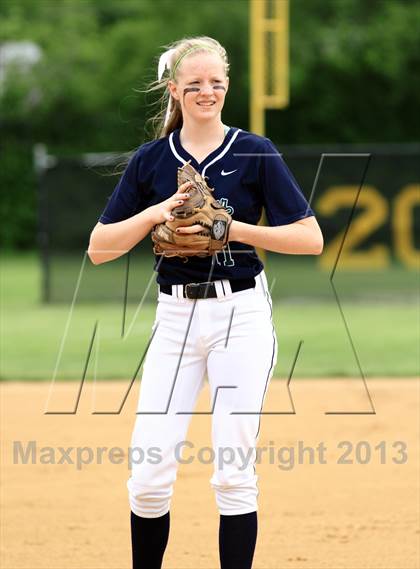 Thumbnail 3 in Barrington vs New Trier (IHSA 4A Sectional Final) photogallery.