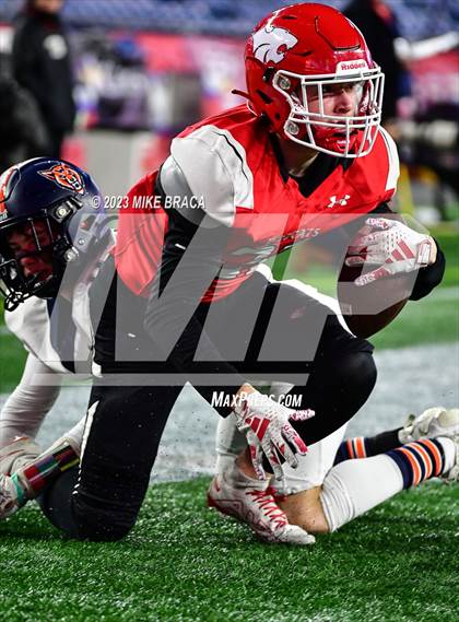 Thumbnail 1 in Walpole vs Milton (MIAA D3 Final) photogallery.