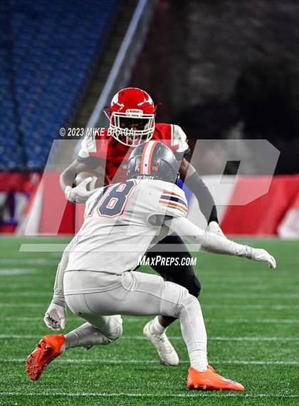 Thumbnail 2 in Walpole vs Milton (MIAA D3 Final) photogallery.