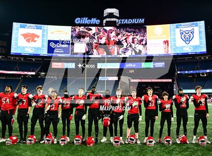 Thumbnail 3 in Walpole vs Milton (MIAA D3 Final) photogallery.