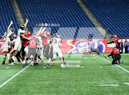 Thumbnail 3 in Walpole vs Milton (MIAA D3 Final) photogallery.