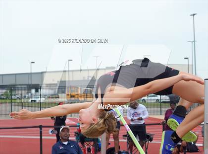 Thumbnail 2 in UIL 6A Track Region III Final (High Jump) photogallery.
