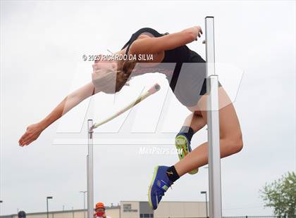 Thumbnail 1 in UIL 6A Track Region III Final (High Jump) photogallery.