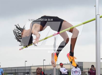 Thumbnail 2 in UIL 6A Track Region III Final (High Jump) photogallery.