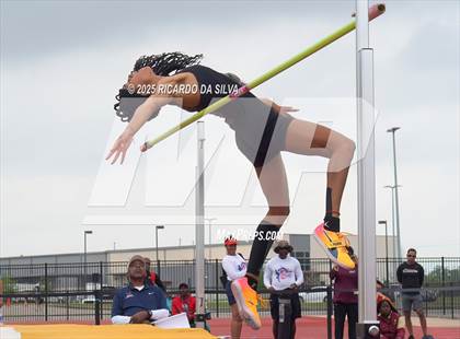 Thumbnail 1 in UIL 6A Track Region III Final (High Jump) photogallery.